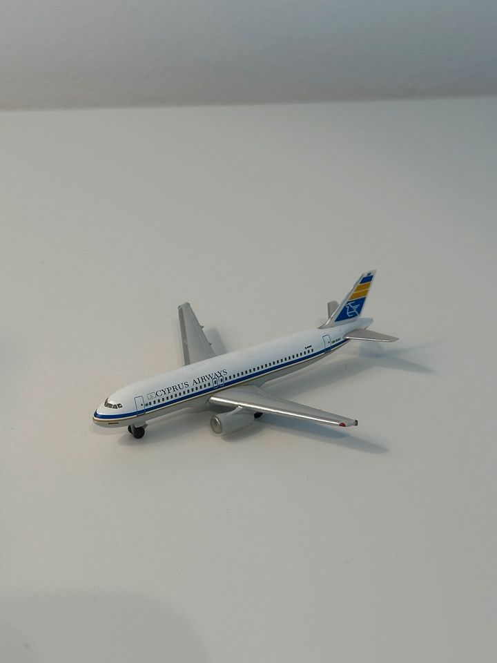 Herpa Wings 1:500 512671 Cyprus Airways Airbus A320-200 in Düsseldorf