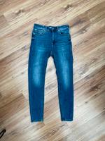 NEU Stradivarius Skinny Jeans/Röhrenjeans 38 Niedersachsen - Celle Vorschau