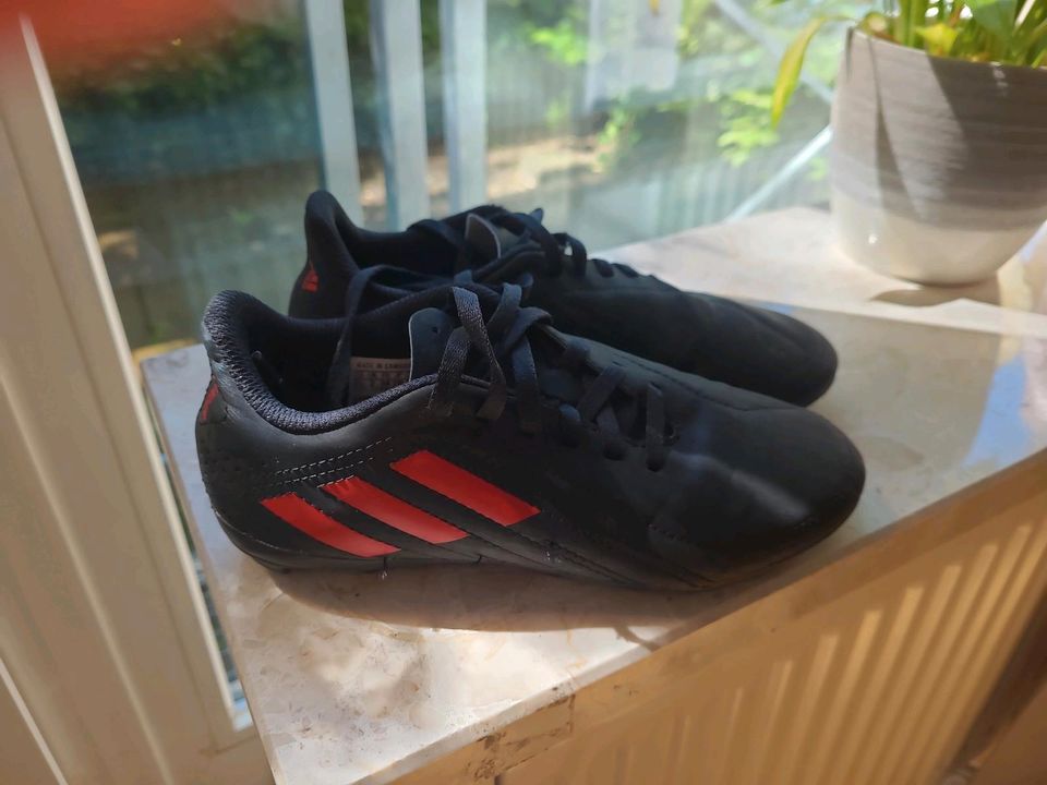 Fussball Schuhe von adidas in Hamburg