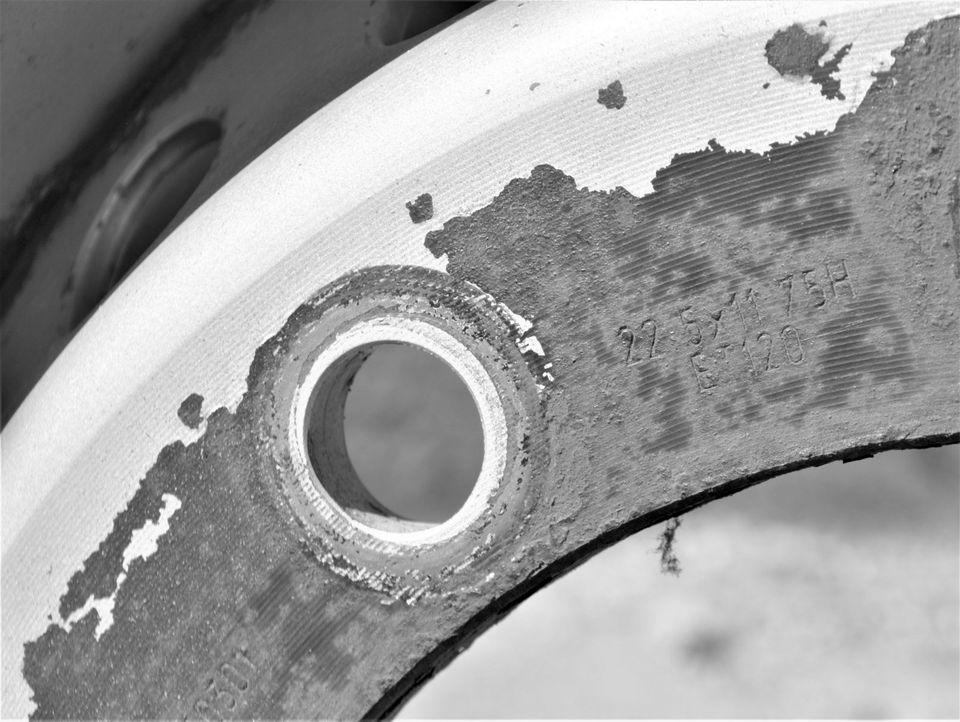 385-65-22,5 KOMPLETTRAD AUFLIEGER LENKACHSE FELGE 22,5x11,75ET120 in Hessisch Oldendorf