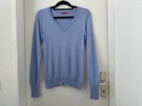 Hellblauer Pullover mit V-Ausschnitt blau himmelblau XS/S Frankfurt am Main - Ostend Vorschau