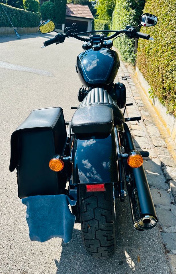 Harley Davidson FXBB Street Bob 107 schwarz in Neusäß