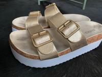 H&M Platform Pantolette gold Gr 40 Berlin - Karlshorst Vorschau