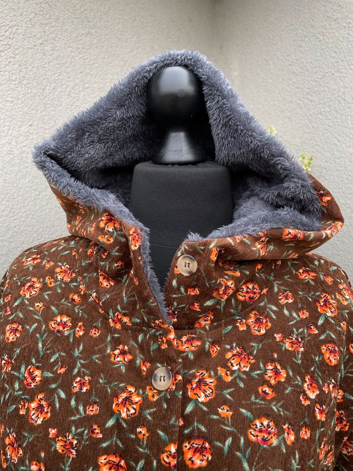 Flauschige Traum Cord Jacke Gr. 52 Braun Blumen 70er Jahre in Uelzen