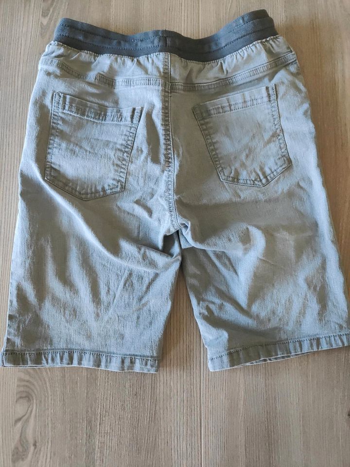 Kurze Jeans Gr. 152 in Mudersbach