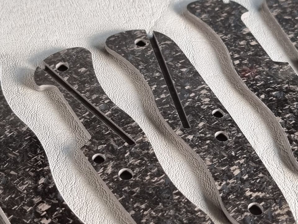 Victorinox 111mm Forged Carbon "fine" Schalen Griffschalen Scales in Krefeld