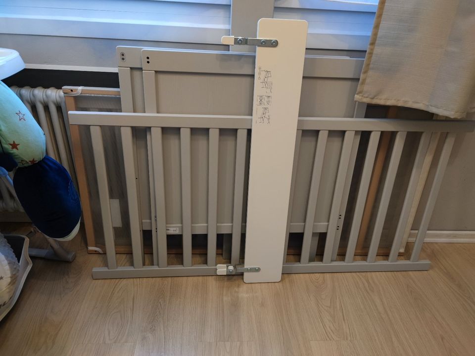 IKEA SUNDVIK Babybett Kinderbett, grau, 70x140 cm mit Matratze in Putzbrunn