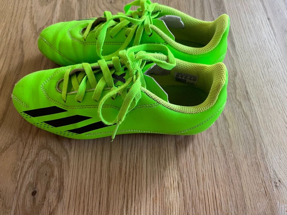 Fußballschuhe Größe 35-36 Adidas Nike in Echternacherbrück