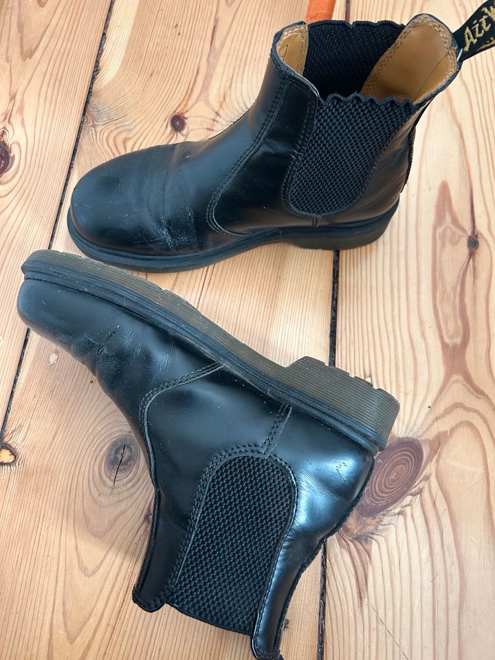 Dr. Martens Boots 37 schwarz in Berlin