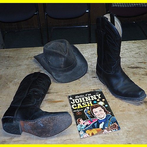 Westernset Cowboyset 3 Hüte Stiefel Johnny Cash Comic in Dresden