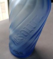 Leere Absolut Wodka Flasche Limited Edition Milchglas Wave Blau Hamburg-Mitte - HafenCity Vorschau