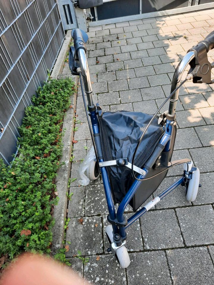 Rollator mit 3 Rädern in Karlsruhe