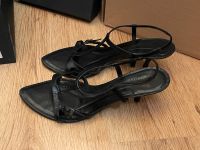 HUGO BOSS Sandalen Kittenheel schwarz Leder 37 38 37,5 Ledersohle Köln - Ehrenfeld Vorschau