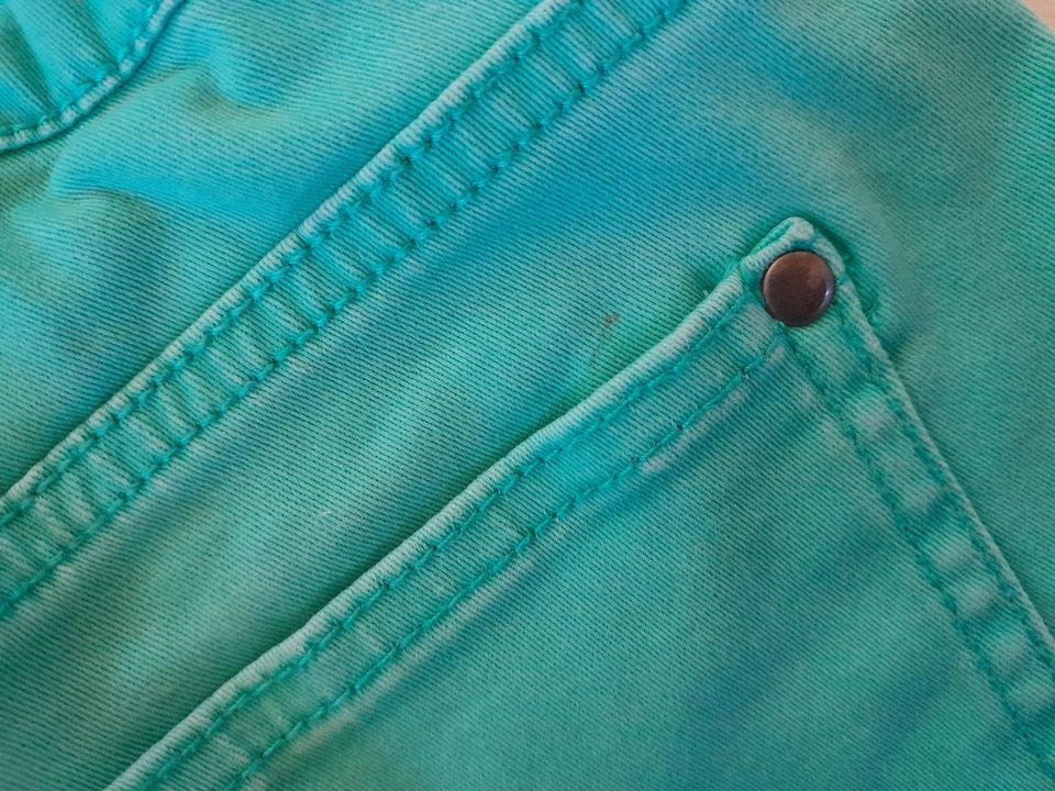 Shorts / kurze Jeans - H&M - Gr. 140/146 - mint grün in Drestedt