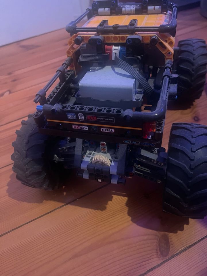 LEGO Technik 42099 Xtreme 4x4 Geländewagen in Teltow