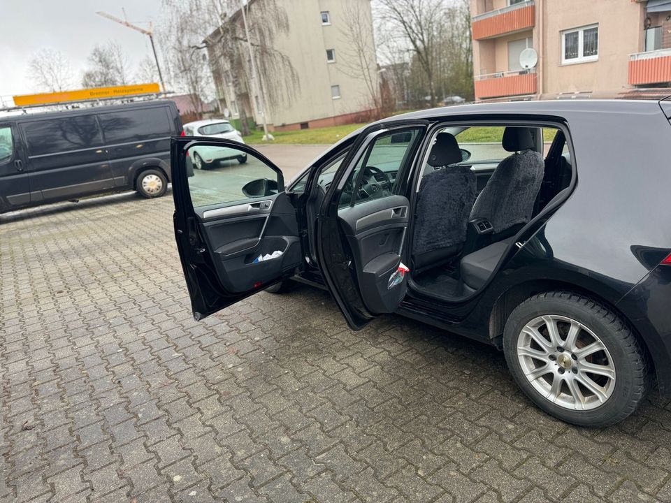 Volkswagen Golf VII 1.6 TDI Lounge BMT VII Lim. Euro 6 in Oberhausen