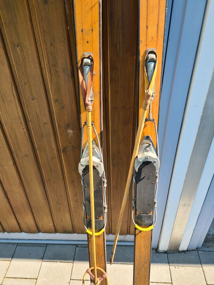 Alte Skier in Diedorf