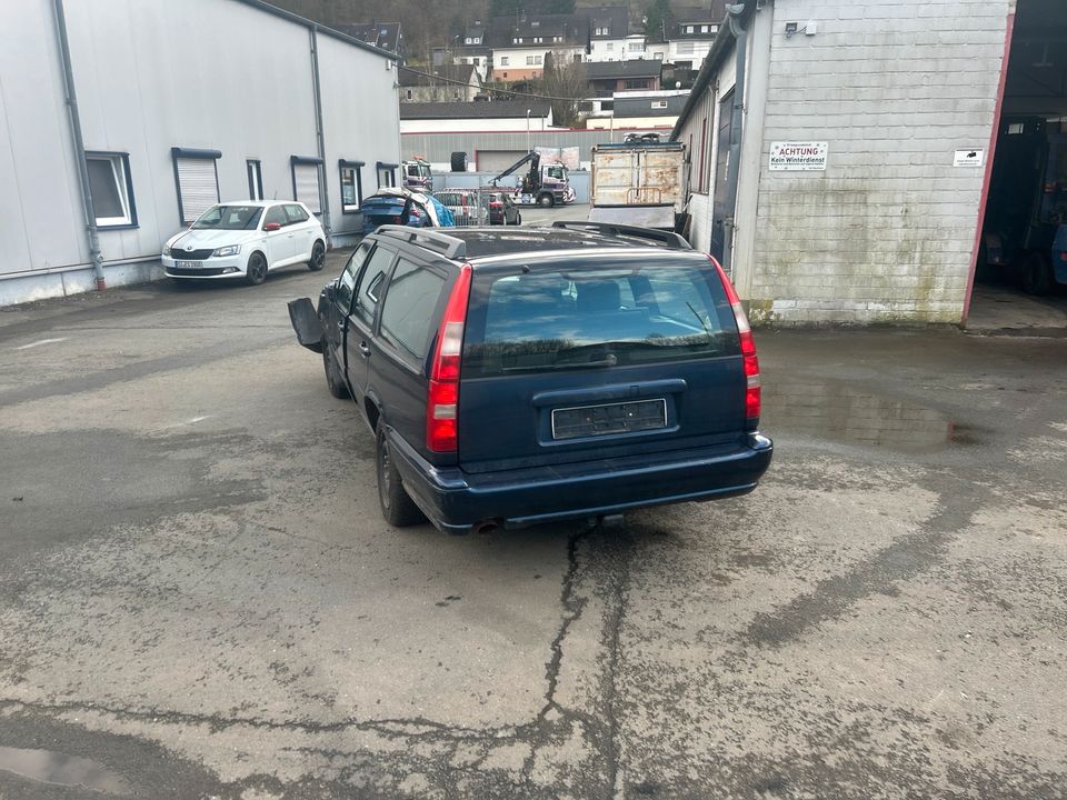 Schlachtfest Volvo V 70 in Siegen