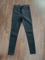 LEVIS 720 25/28 schwarz skinny Jeans Hessen - Oberursel (Taunus) Vorschau