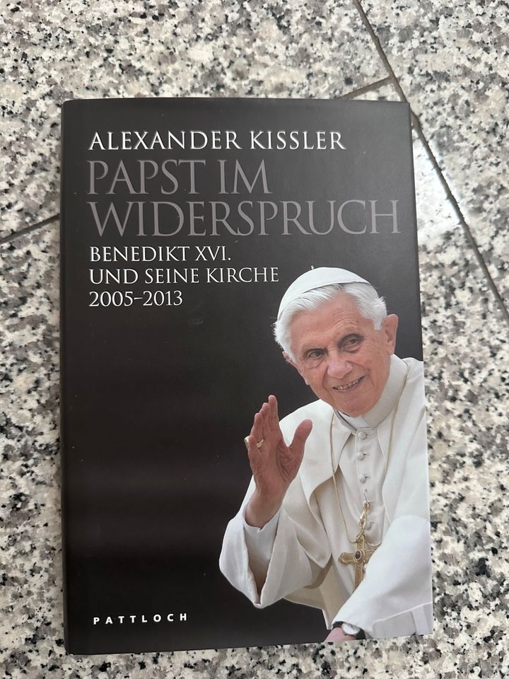 Papst im Widerspruch - Benedikt XVI. und seine Kirche in Schlüsselfeld