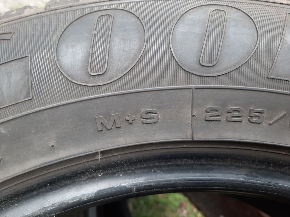 225 / 65 R17 Sommerreifen mit M+S GOODYEAR EFFICIENTGRIP SUV in Berlin