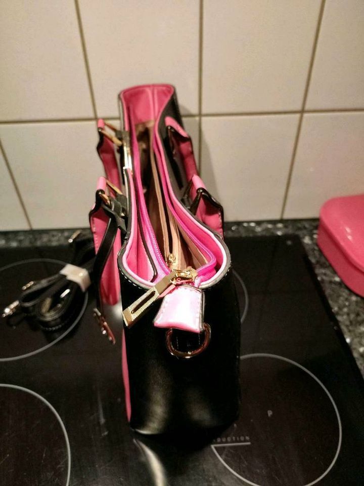 Damen Handtasche  pink weiß- schwarz Neu Frühling Sommer in Lörrach