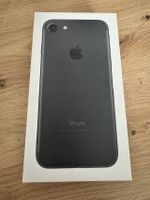 IPhone 7 mit Earphones und Ladekabel Nordrhein-Westfalen - Lüdenscheid Vorschau