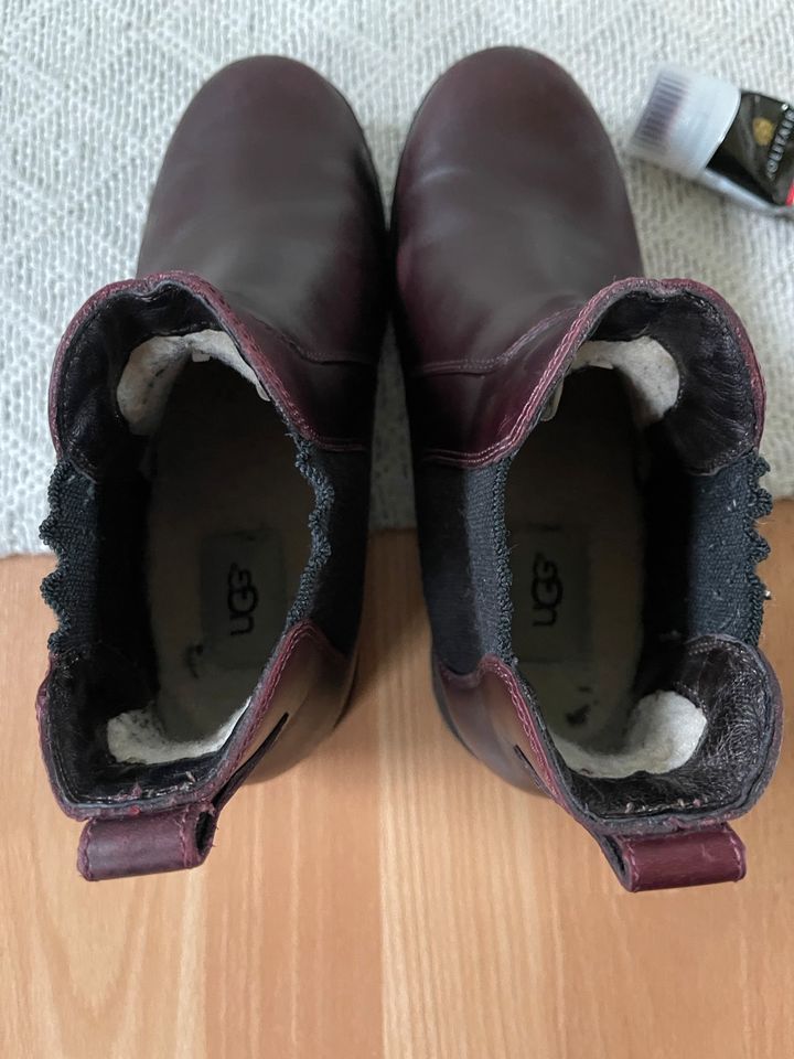 UGG Chelsea Boots Bordeaux dunkelrot 38 Stiefeletten in Hadamar