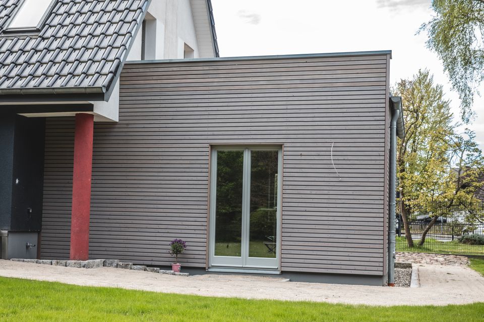 Neue massive zweiflügelige Fenstertür aus Holz, Terassentür in Lübeck