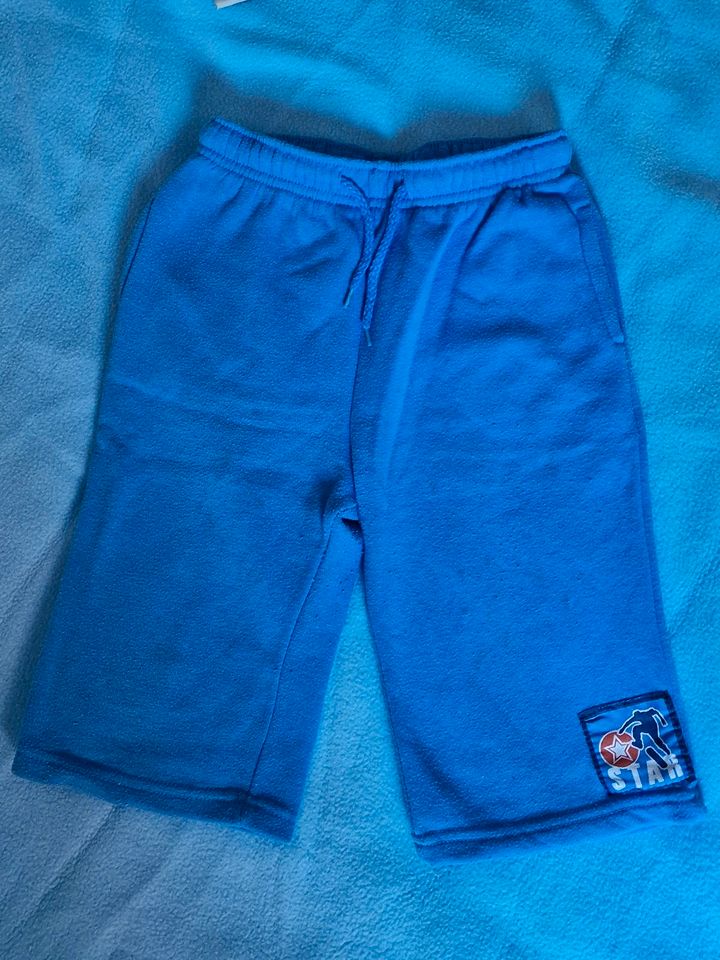 Shorts Junge Gr 122 grün blau schwarz in Berlin