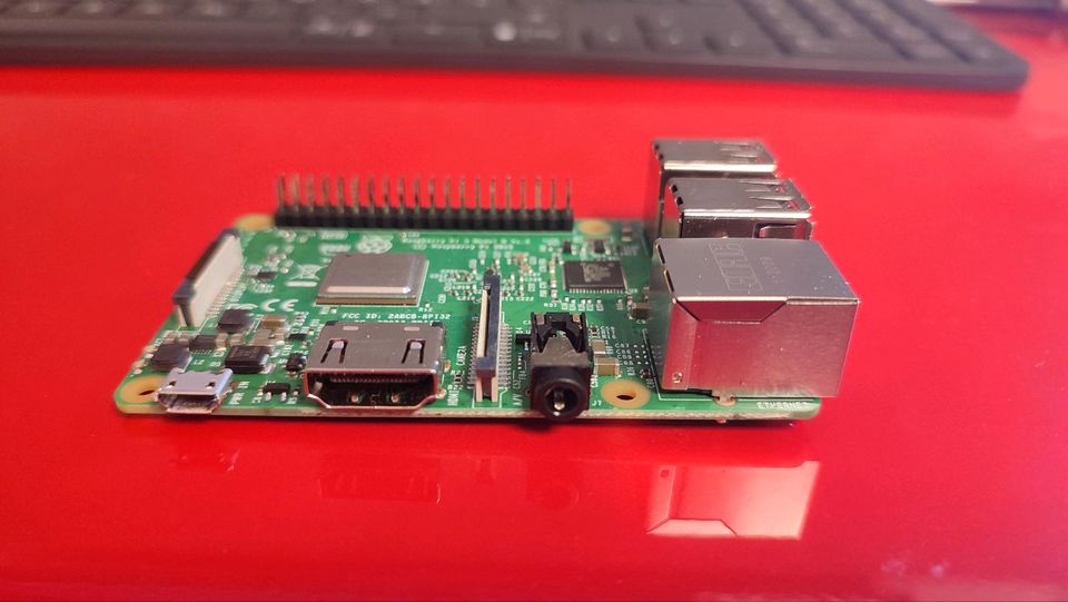 Raspberry Pi 3B inkl. Kamera mit Infrarot LEDs & Gehäuse in Leverkusen