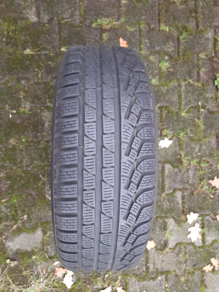 Original BMW Felgen mit Winterreifen 17 Zoll Pirelli 205/65/R17 in Kulmbach