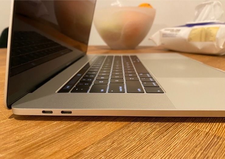 Apple MacBook Pro 2018 15.4 Zoll in München