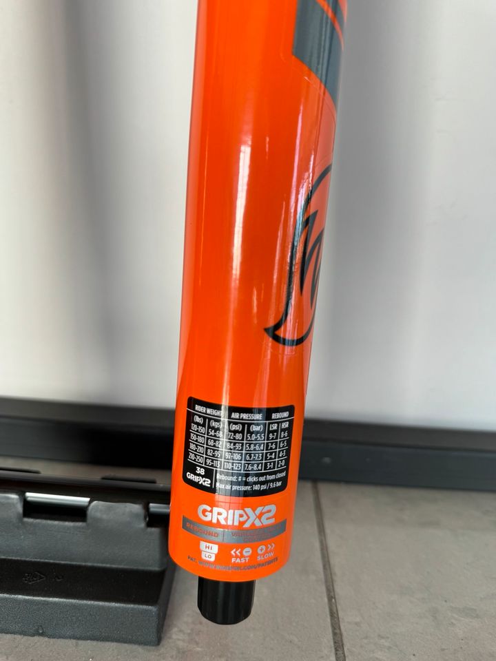 2025 Fox 38 GRIP X2 29” 170 mm NEU in Lindau