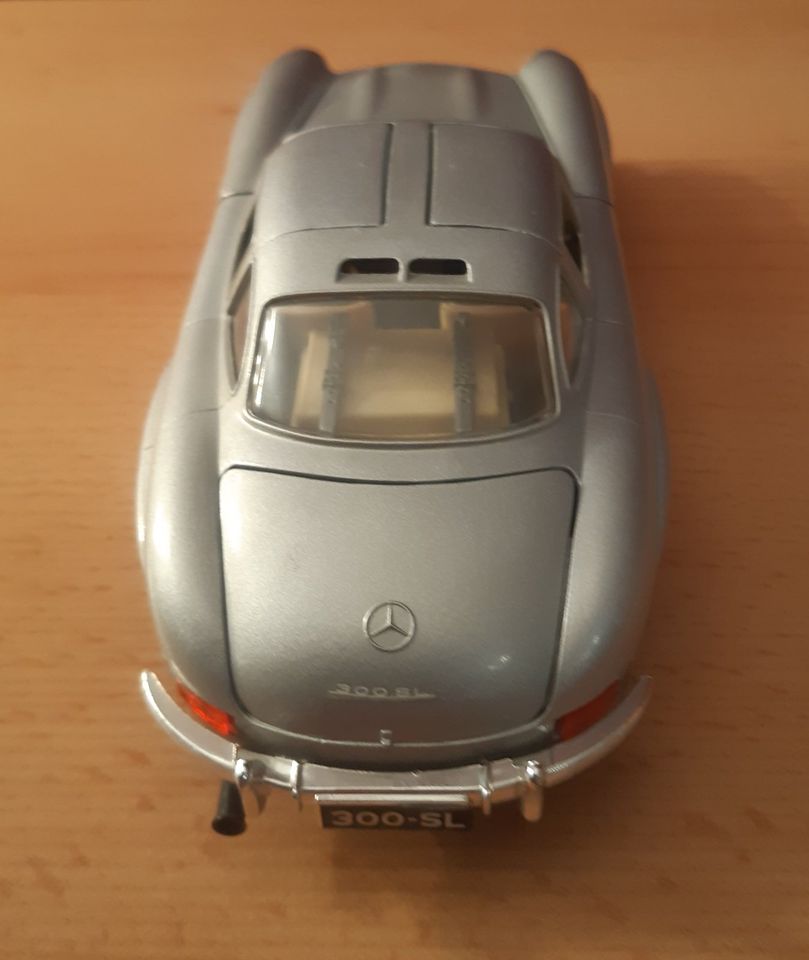 MODELL MERCEDES 300SL 1954 VON BURAGO 1:24 Silber in Biederitz