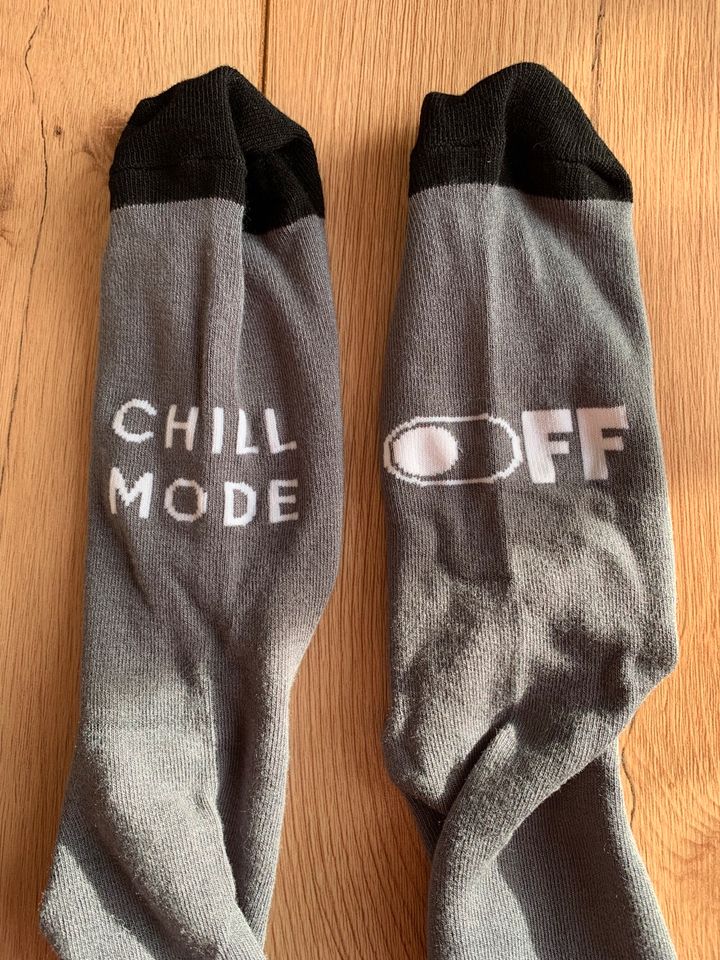 Lange Socken Chill Mode On in Wolfenbüttel