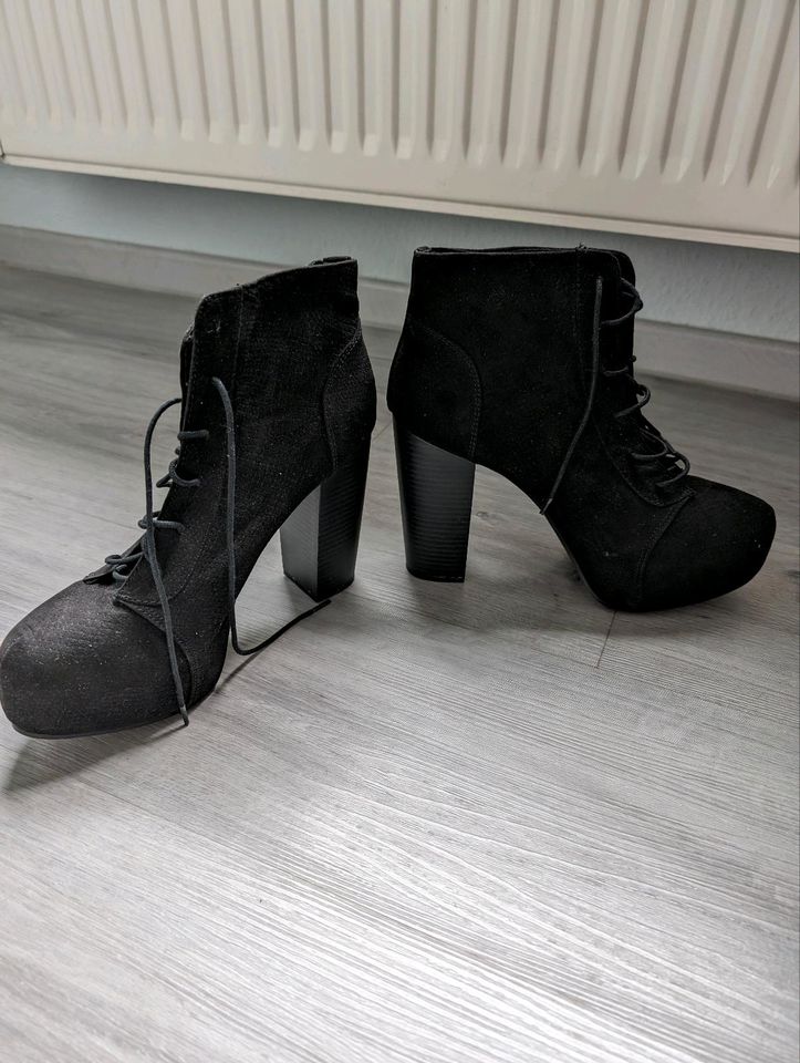 High Heel Boots in schwarz in Köln