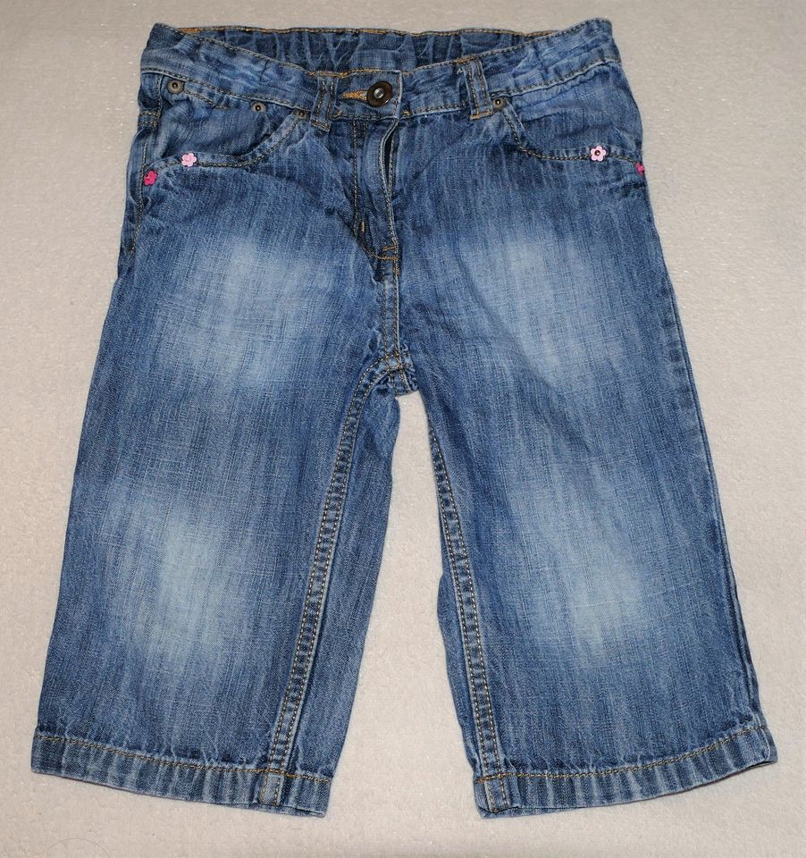 Unterhemd, Kurze Jeans Gr. 122. in München