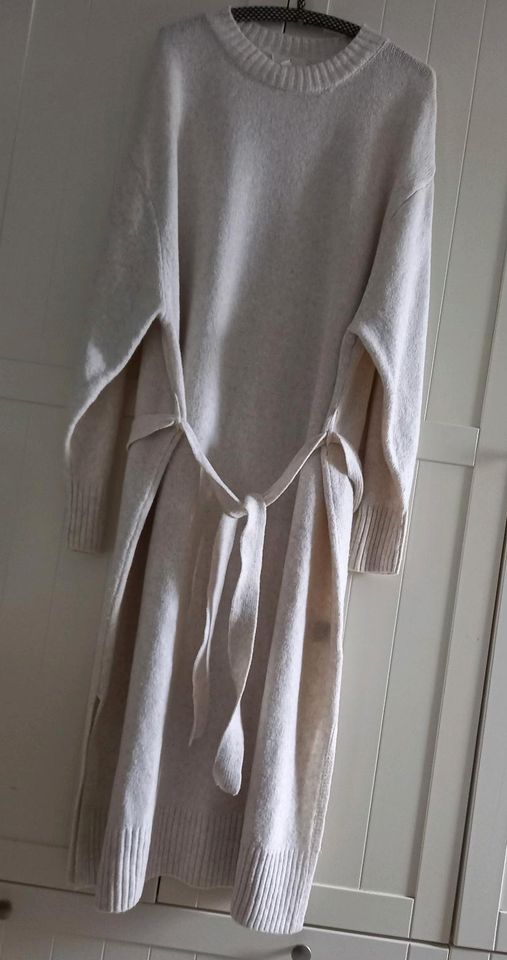 H&M Maxikleid Strickkleid XXL 44 46 48 Creme Pulloverkleid Gürtel in Mölln