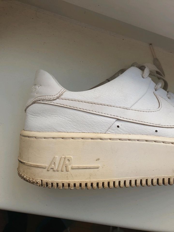 Nike Air AF Plateau Sneaker Gr.40,5 in Berlin