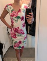 Elegantes HALLHUBER Kleid mit Blumenmuster – Größe 36 München - Bogenhausen Vorschau