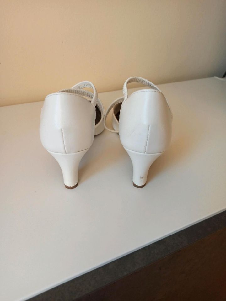 Riemchen-Pumps, Hochzeit in Raben Steinfeld