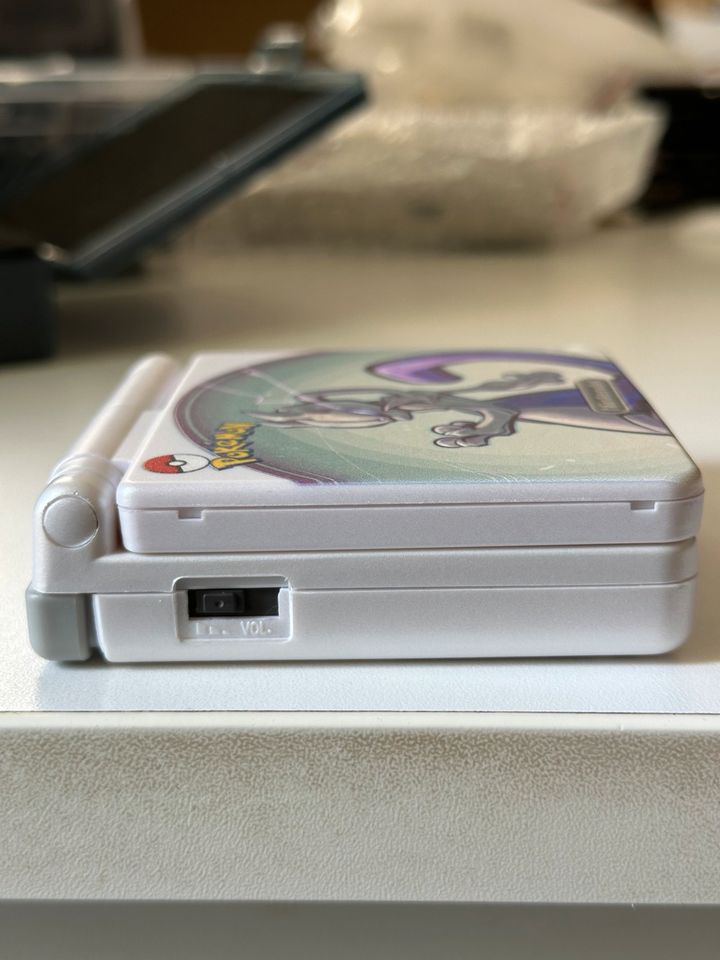 Gameboys Advance SP Pokémon Mewtu Edition AGS-001+Case Top! in Berlin