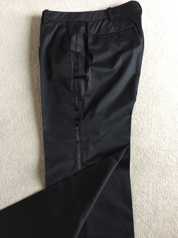 MARC CAIN Hose mit Bügelfalten, Größe N4/40, schwarz in Villingen-Schwenningen