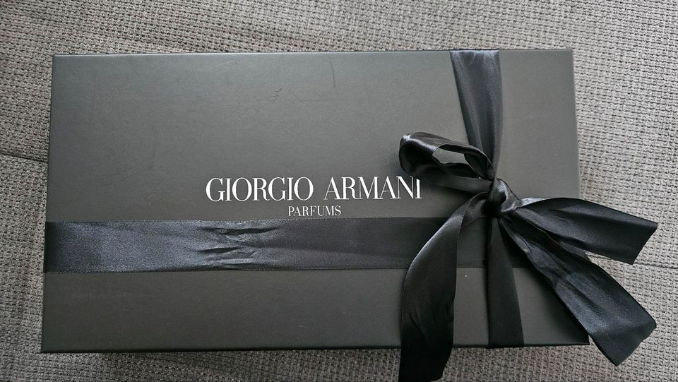 Giorgio Armani Clutch Samt in Hückelhoven