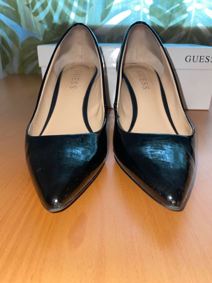 Guess Pumps, Lackleder, 35, 7cm Absatz in Bergisch Gladbach