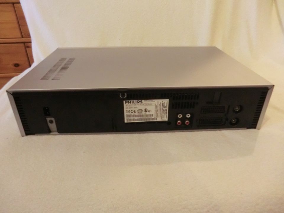 Philips VR 910VHS  Videorecorder Turbo Drive defekt + 8 Kassettte in Hamburg