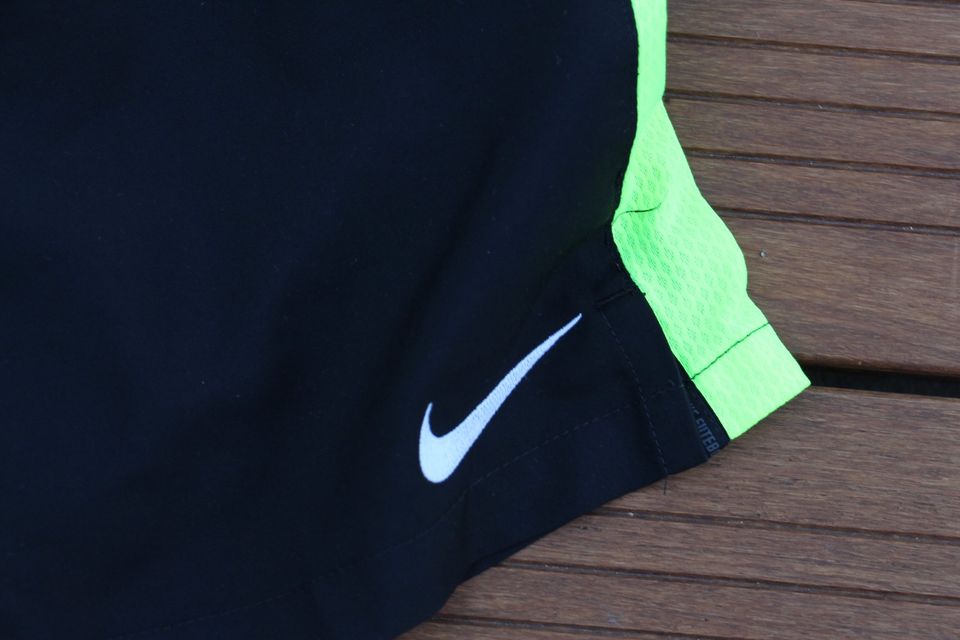 Nike Sporthose kurz schwarz, Kinder M 137-147cm, 10-12 Jahre in Winterbach