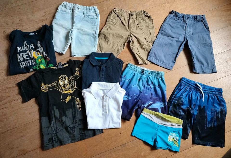 Jungen-Kleidung Sommer Paket Gr.  110 bis 122 in Waldsassen