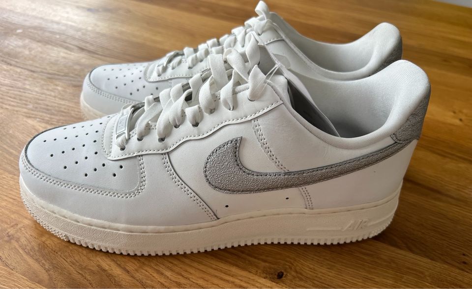 Nike Air Force One 07 ESS TRND low NEU! 40,5 Leder in Bielefeld